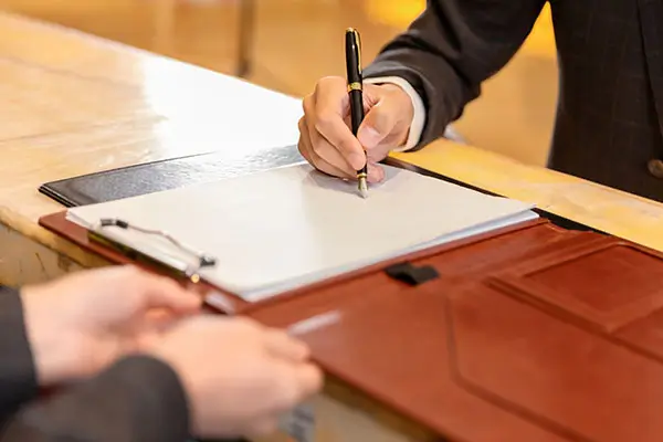 房屋租赁诉讼依据什么法律