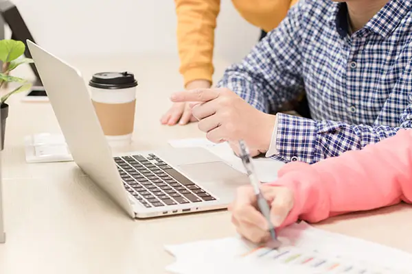 小英伟为什么会触犯法律