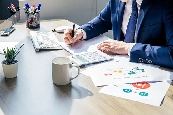 什么人能担任法律顾问